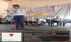 श्रद्धा अंधश्रद्धा विषयावर मार्गदर्शन करताना श्री.कृष्णात स्वाती